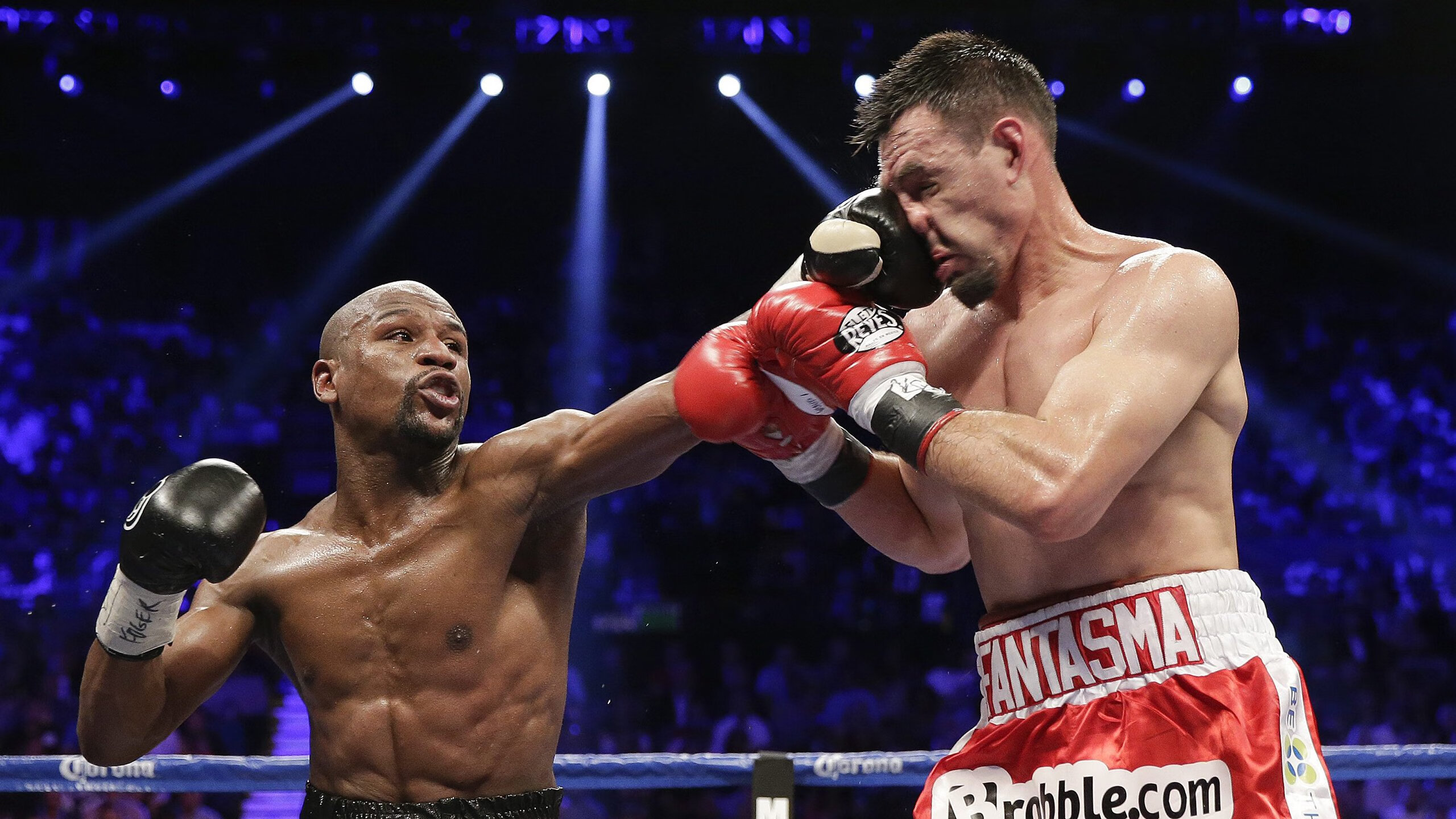 凯特·道格拉斯200米蛙泳决赛逆转夺冠，美国游泳选手道格拉斯