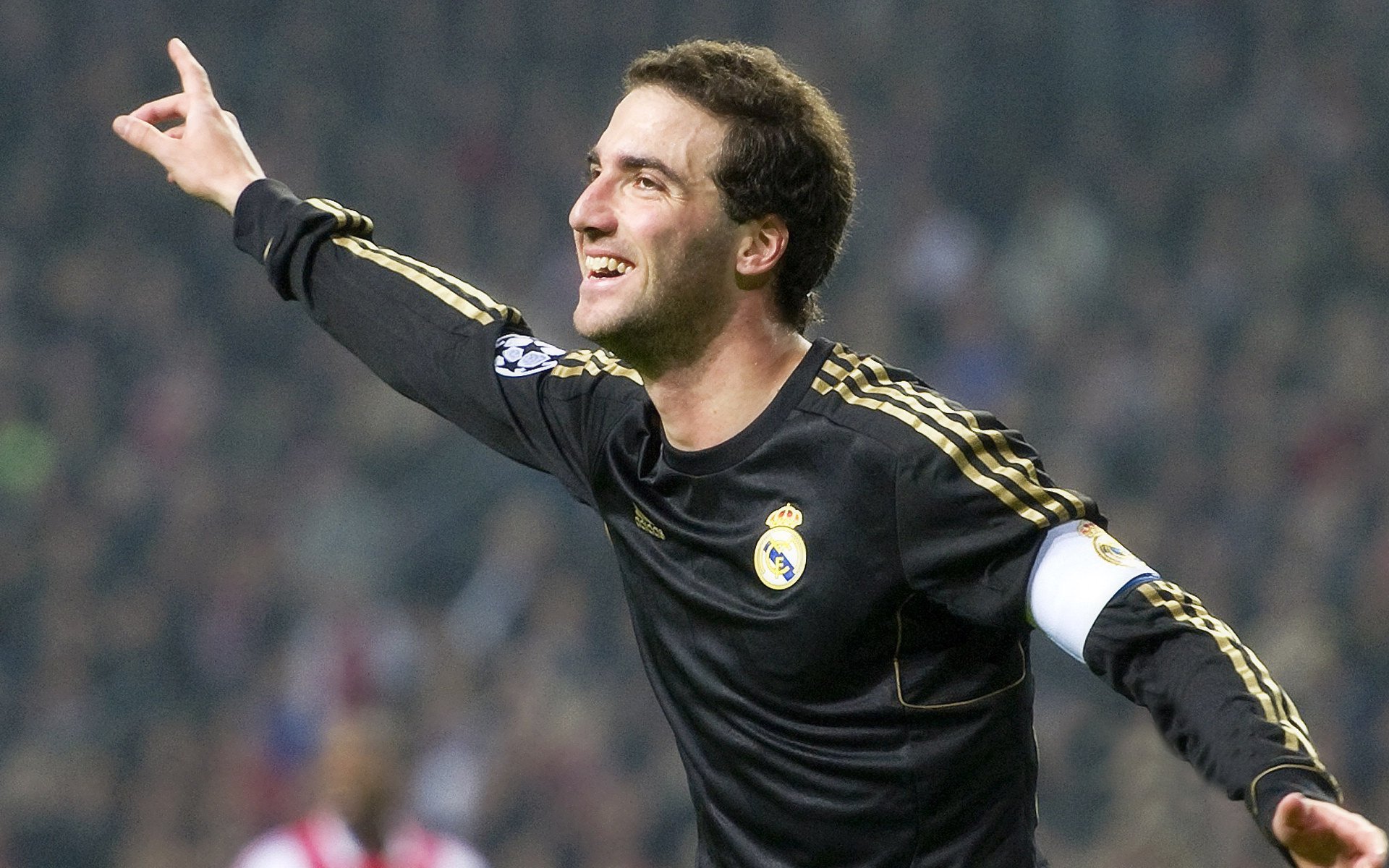 真要夺冠？枪手豪取5连胜领跑，连续4场零封剑指冠军，这回真有戏