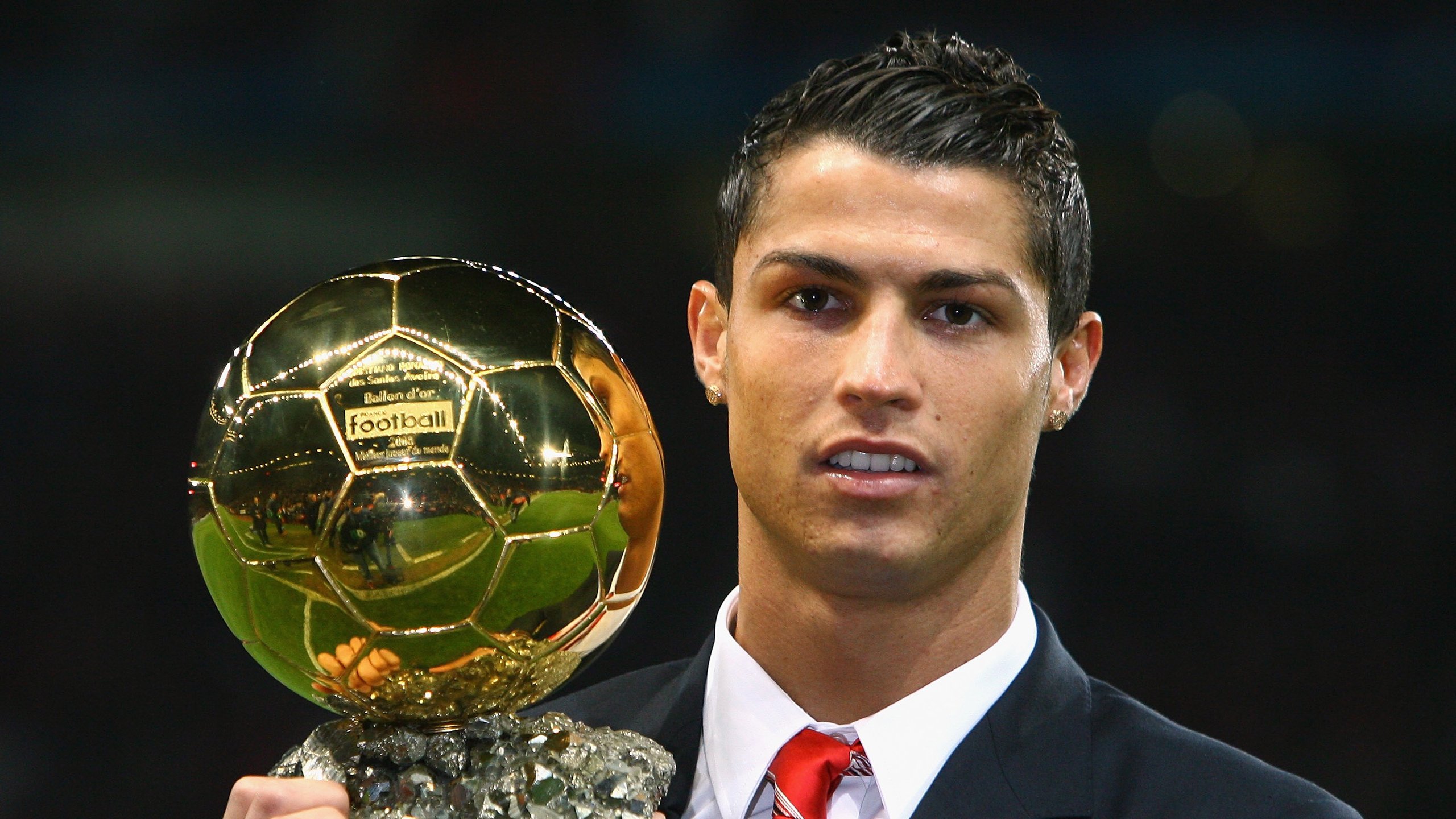 中国足球国家队深化球员技术动作标准化建设，足球运动员技术定型期